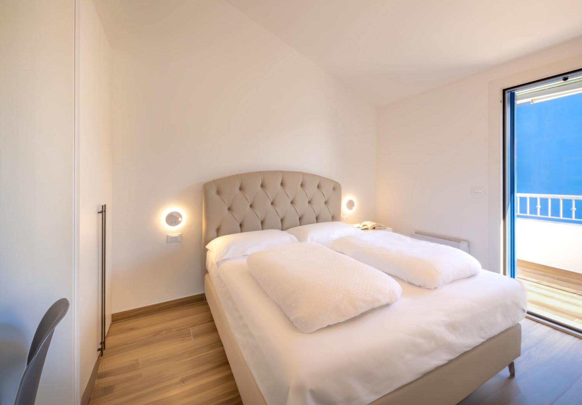 Ferrari Apartments Panorama Sea View Caorle Exterior foto